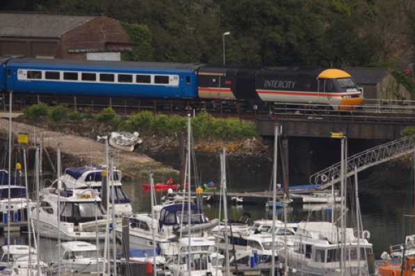 13 April 2022 - 13-38-40
Towed south by an InterCity tractor unit (43049). At the rear, ready for the return pull was 43046 in respondent Devonian Pullman blue.
----------------
Devonian Pullman arrives from Bangor